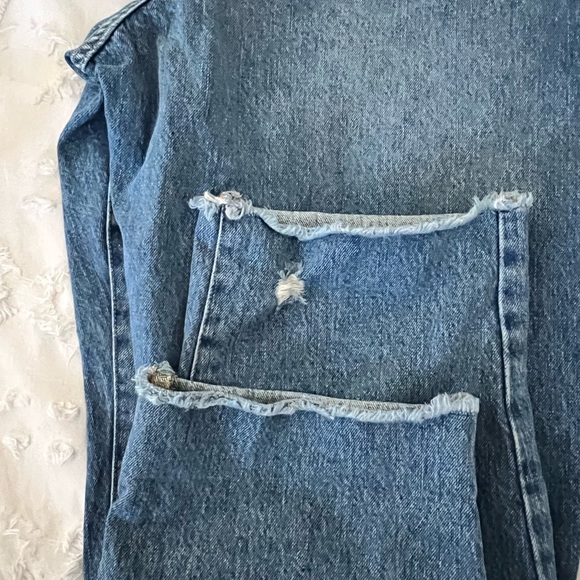 Good American Straight Leg Jeans - Picture 3 of 9